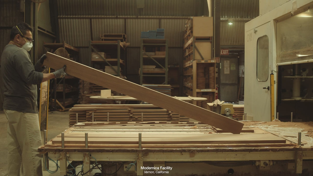 Load video: Case Study® Solid Wood Bed